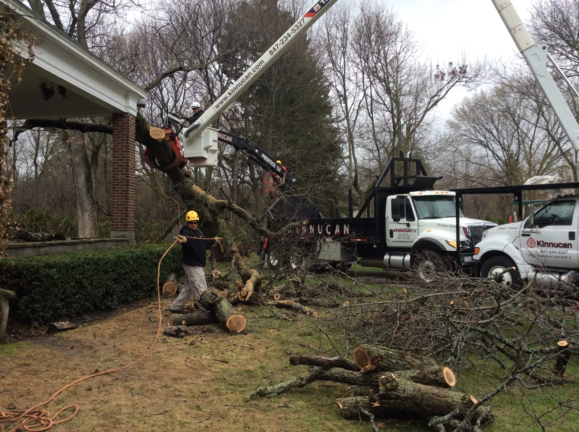 Kinnucan crane fixing the North Shore storm damage