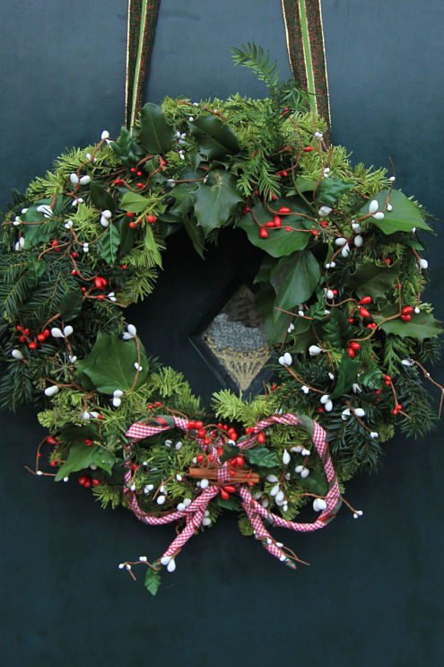 Kinnucan Tree Experts & Landscape Company - we offer professional Christmas lighting and other Christmas decor and wreaths.
